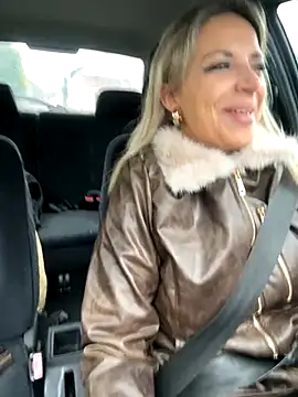 Snapshot of Cute_Anissa chatting on 10-27-25, 02:43 Cute Anissa online show from 10-27-25, 02:43