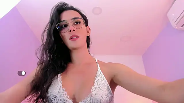 Snapshot of Andrea_Marinn chatting on 11-21-25, 02:32 Andrea Marinn online show from 11-21-25, 02:32