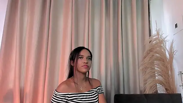 Snapshot of Tina_Rouse2 chatting on 02-21-26, 04:52 Tina Rouse2 online show from 02-21-26, 04:52