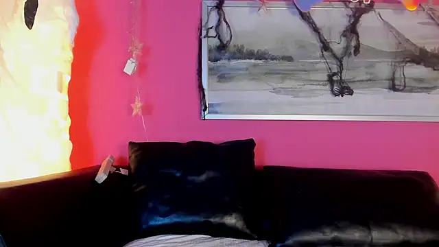 Snapshot of Tiffanysurez_ chatting on 10-29-25, 08:43 Tiffanysurez online show from 10-29-25, 08:43