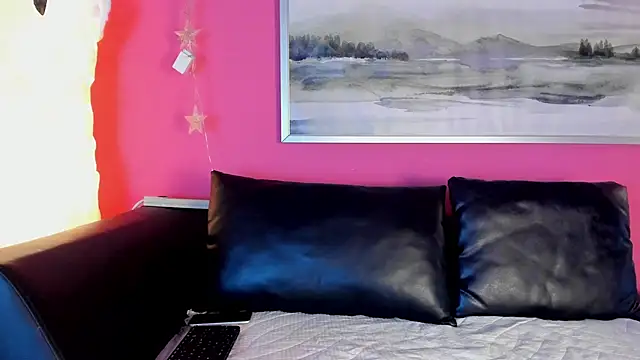 Snapshot of Tiffanysurez_ chatting on 11-05-25, 08:20 Tiffanysurez online show from 11-05-25, 08:20