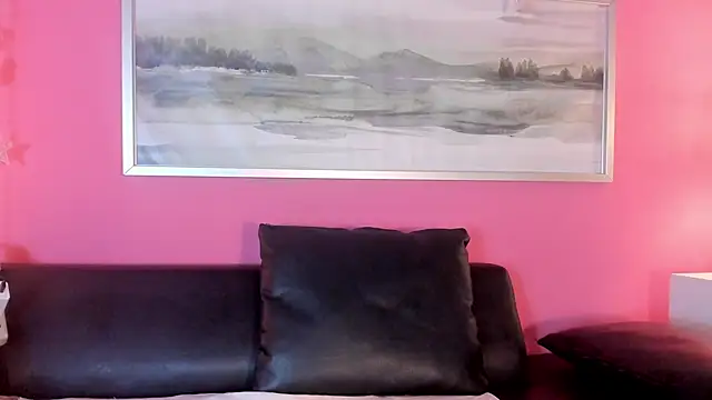 Snapshot of Tiffanysurez_ chatting on 11-19-25, 08:20 Tiffanysurez online show from 11-19-25, 08:20