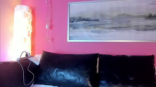 Snapshot of Tiffanysurez_ chatting on 12-02-25, 09:54 Tiffanysurez online show from 12-02-25, 09:54