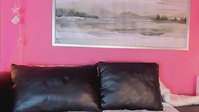 Snapshot of Tiffanysurez_ chatting on 12-13-25, 09:31 Tiffanysurez online show from 12-13-25, 09:31