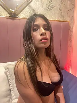 Snapshot of Tiffanysurez_ chatting on 06-02-26, 08:00 Tiffanysurez online show from 06-02-26, 08:00
