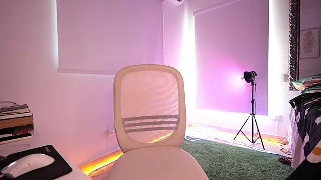 Snapshot of aliceabrams chatting on 10-03-25, 07:22 aliceabrams online show from 10-03-25, 07:22