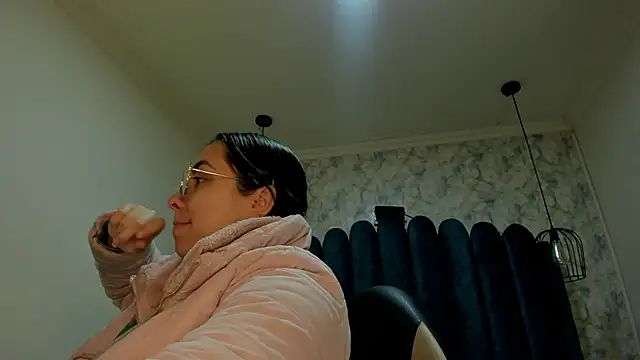 nalalye cruzz  online show from 11-06-25, 03:18