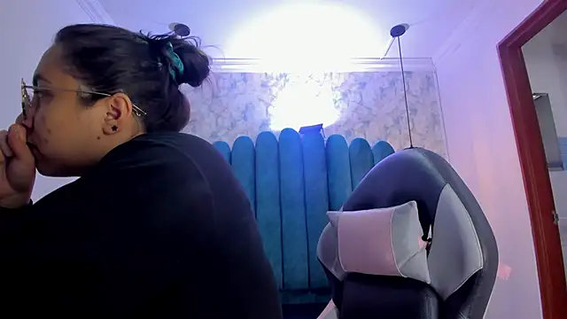 Snapshot of nalalye_cruzz_ chatting on 12-21-25, 02:41 nalalye cruzz online show from 12-21-25, 02:41