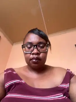 Snapshot of ZOQULUx chatting on 12-02-24, 11:34 ZOQULUx online show from 12-02-24, 11:34