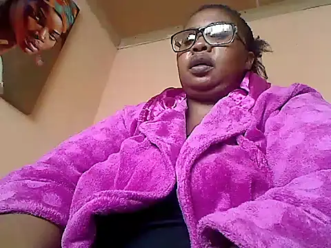 Snapshot of ZOQULUx chatting on 12-23-24, 11:25 ZOQULUx online show from 12-23-24, 11:25