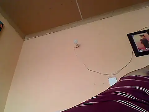 Snapshot of ZOQULUx chatting on 01-09-25, 04:28 ZOQULUx online show from 01-09-25, 04:28