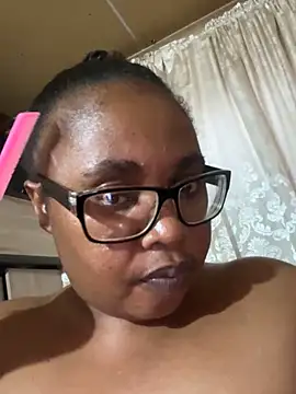 Snapshot of ZOQULUx chatting on 02-05-25, 04:58 ZOQULUx online show from 02-05-25, 04:58