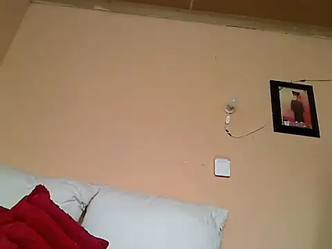 Snapshot of ZOQULUx chatting on 02-16-25, 10:43 ZOQULUx online show from 02-16-25, 10:43