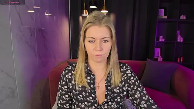 Annie Light online show from 12-19-24, 06:34