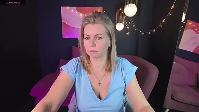 Annie Light online show from 02-07-25, 05:52