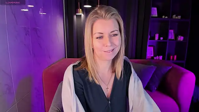 Annie Light online show from 02-11-25, 08:48