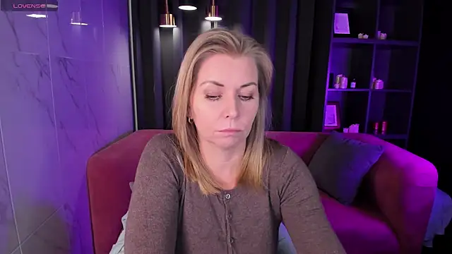 Annie Light online show from 02-25-25, 08:58