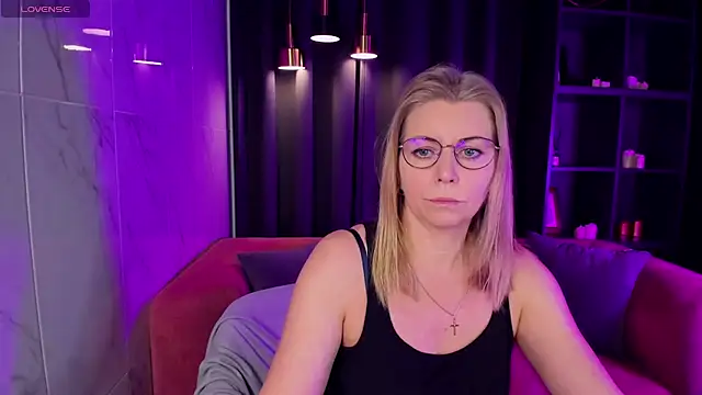 Annie Light online show from 03-14-25, 05:38