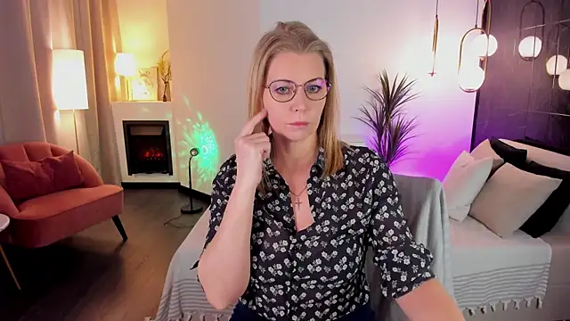 Annie Light online show from 03-15-25, 06:03