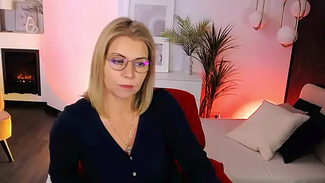 Annie Light online show from 09-21-25, 05:42