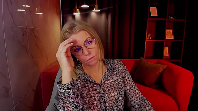 Annie Light online show from 10-10-25, 05:39