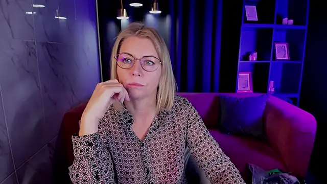 Annie Light online show from 10-20-25, 06:03