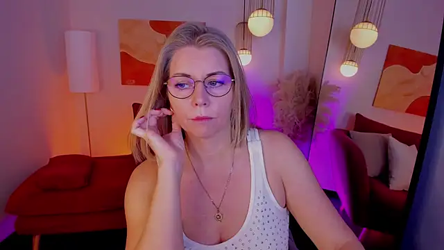 Annie Light online show from 11-14-25, 05:50