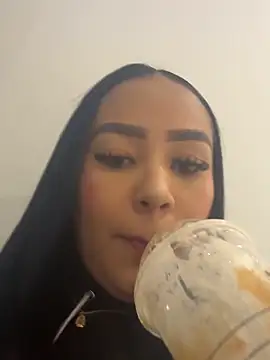 Snapshot of Luisa_Fernandaa chatting on 10-22-25, 10:53 Luisa Fernandaa online show from 10-22-25, 10:53