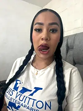 Snapshot of Luisa_Fernandaa chatting on 10-24-25, 12:08 Luisa Fernandaa online show from 10-24-25, 12:08