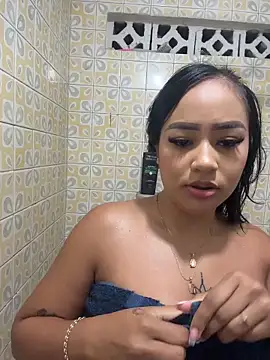Snapshot of Luisa_Fernandaa chatting on 03-25-26, 01:33 Luisa Fernandaa online show from 03-25-26, 01:33