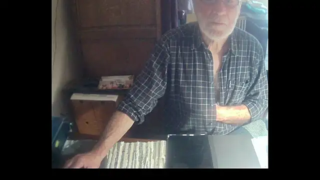 Snapshot of terrybare chatting on 12-05-25, 10:57 terrybare online show from 12-05-25, 10:57