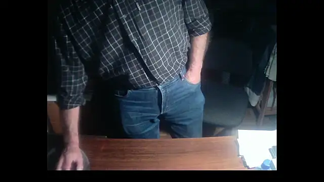 Snapshot of terrybare chatting on 12-15-25, 05:28 terrybare online show from 12-15-25, 05:28