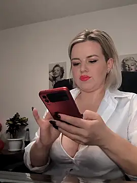 Snapshot of Ladykaos chatting on 11-25-25, 01:33 Ladykaos online show from 11-25-25, 01:33