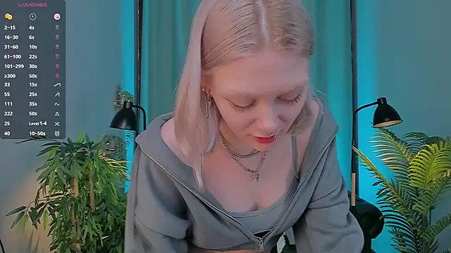 Snapshot of _Rude_Girl_ chatting on 02-16-25, 05:37  Rude Girl  online show from 02-16-25, 05:37