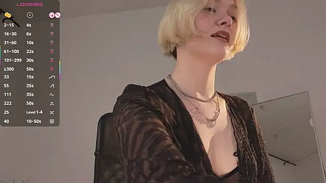 Snapshot of _Rude_Girl_ chatting on 11-02-25, 03:36 Rude Girl online show from 11-02-25, 03:36