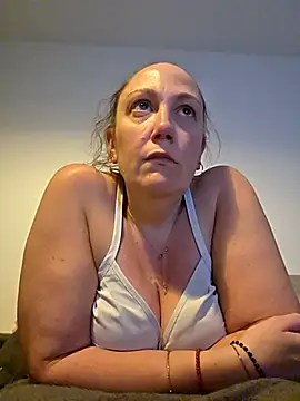 Wisie Cutie online show from 03-13-26, 08:37