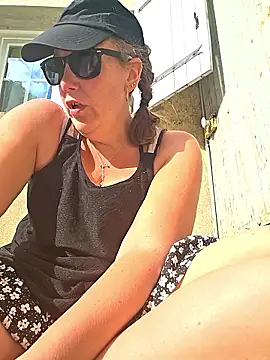 Snapshot of Wisie_Cutie chatting on 04-19-26, 03:44 Wisie Cutie online show from 04-19-26, 03:44