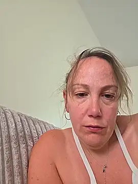 Snapshot of Wisie_Cutie chatting on 04-21-26, 10:10 Wisie Cutie online show from 04-21-26, 10:10