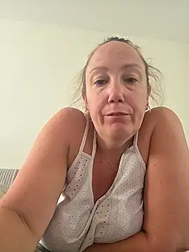 Snapshot of Wisie_Cutie chatting on 05-10-26, 12:21 Wisie Cutie online show from 05-10-26, 12:21