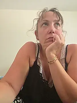 Snapshot of Wisie_Cutie chatting on 06-19-26, 02:10 Wisie Cutie online show from 06-19-26, 02:10