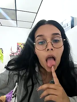 Snapshot of Annya-sweet chatting on 10-23-25, 02:33 Annya-sweet online show from 10-23-25, 02:33