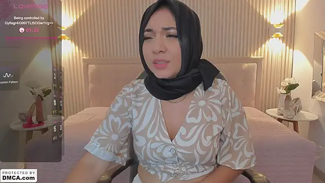 Snapshot of Sooffii_1 chatting on 12-19-24, 10:32 Sooffii 1 online show from 12-19-24, 10:32