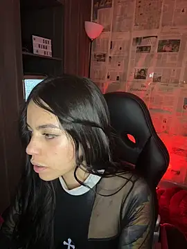 i am nina  online show from 04-03-26, 03:15