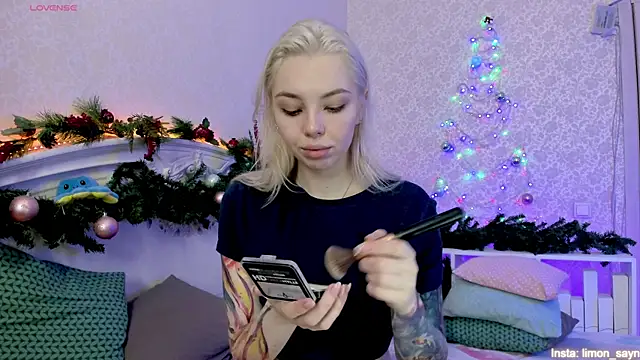 LillyMoure  online show from 01-02-25, 02:11