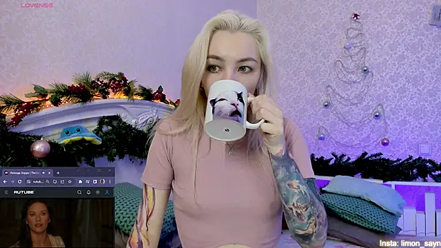 LillyMoure  online show from 01-15-25, 12:09