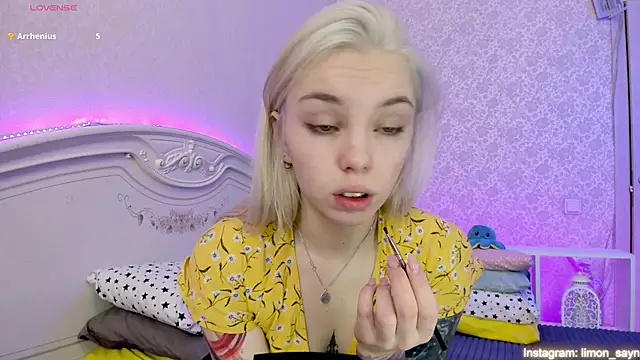 LillyMoure  online show from 02-15-25, 12:15