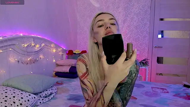 LillyMoure  online show from 10-13-25, 11:27