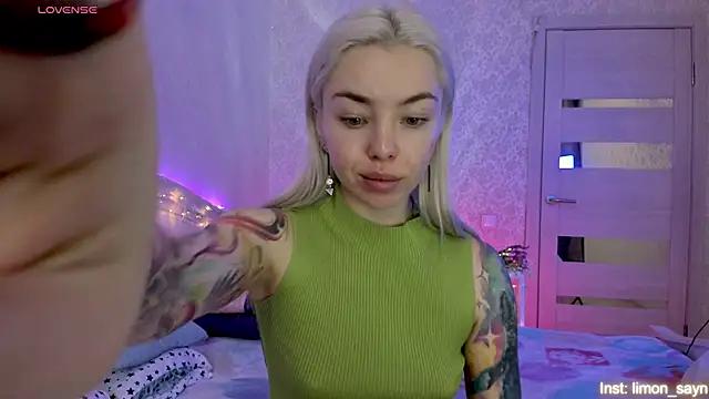 LillyMoure  online show from 10-24-25, 11:34