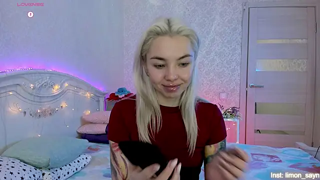 LillyMoure  online show from 10-29-25, 11:17