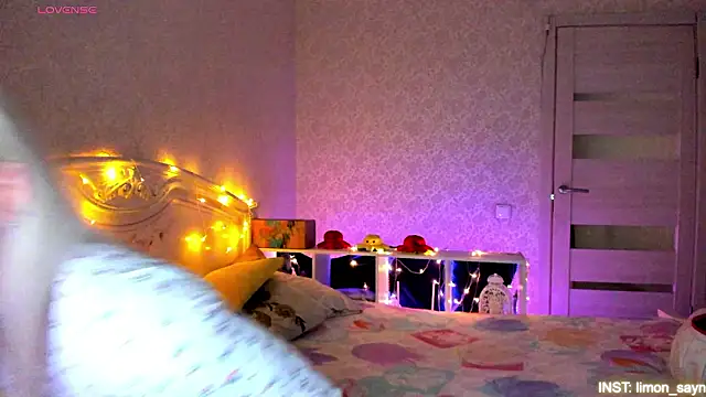 LillyMoure  online show from 03-22-26, 11:41